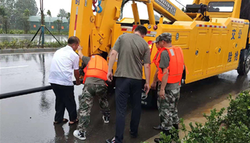以“汛”為令 聞“雨”而動 暴雨中洛陽公交人在行動！