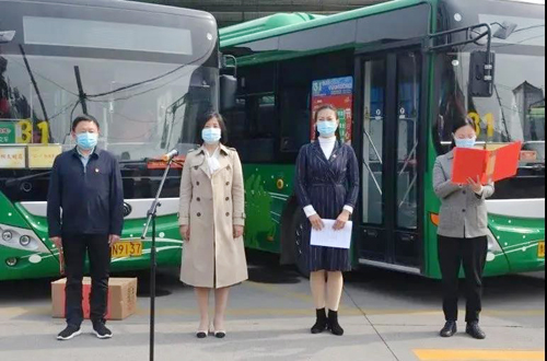 巾幗建功展英姿，獻身公交創(chuàng)佳績——市婦聯(lián)領導為我司“三八紅旗集體”等榮譽頒獎授牌