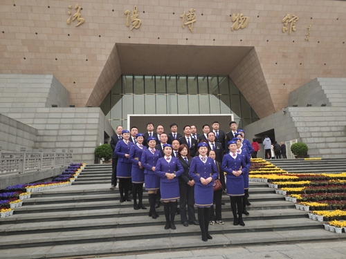 瞧！春分時節(jié)的最美公交藍！