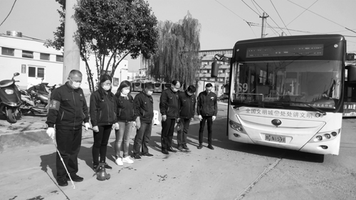 這一刻，洛陽(yáng)公交人深切哀悼