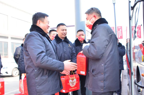 進站點！集團領導與一線職工共度新春